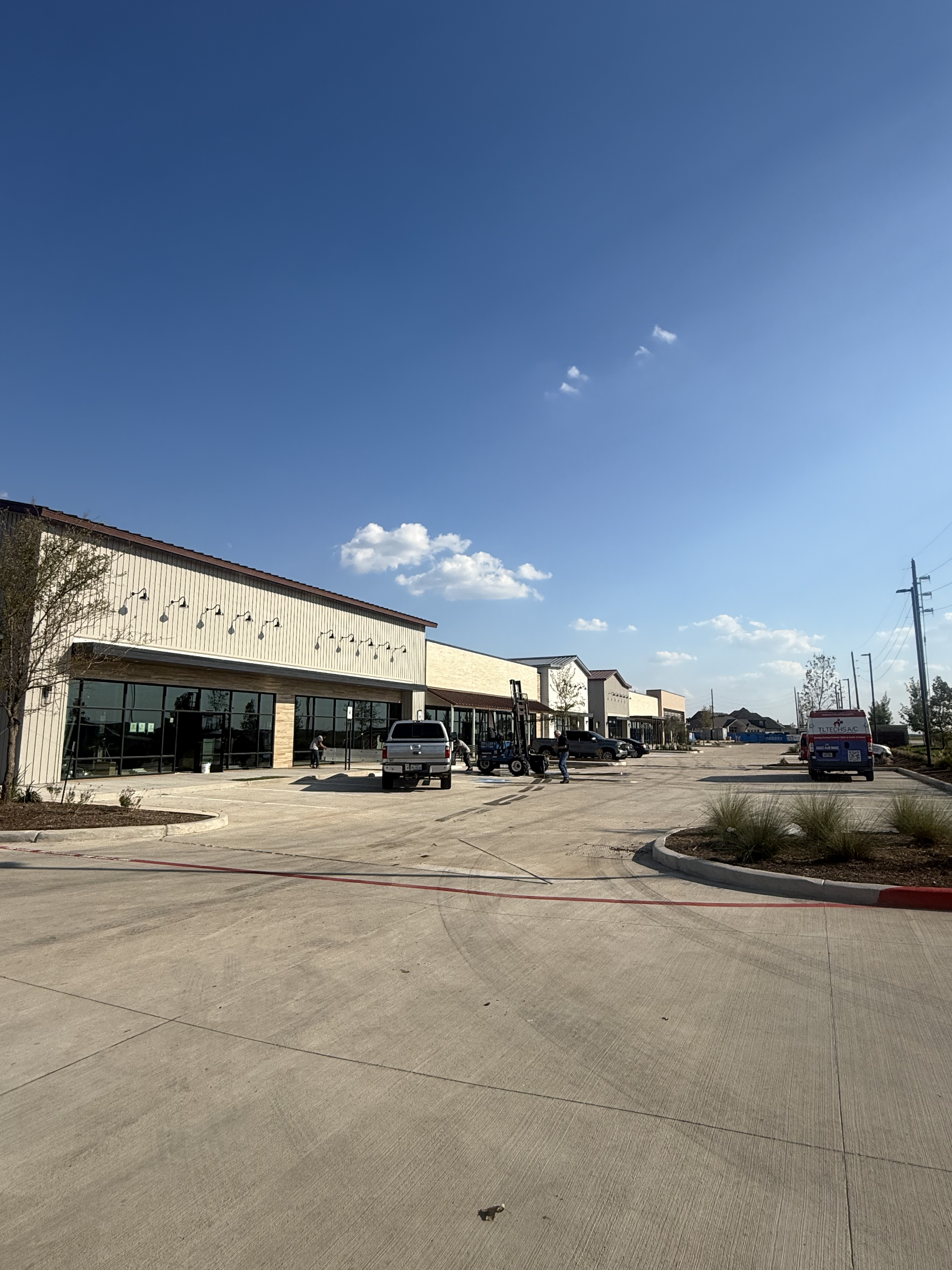 Shopping center view with salon location