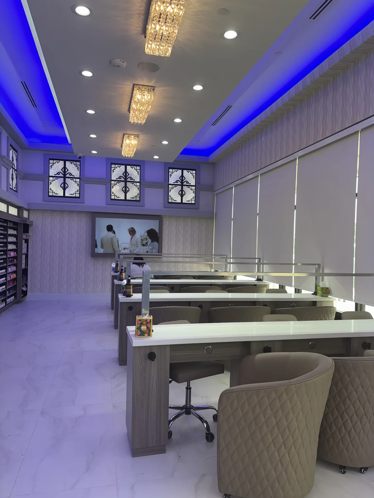 Manicure stations along the main aisle