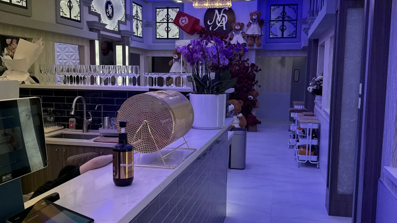 Reception counter with complimentary beverages