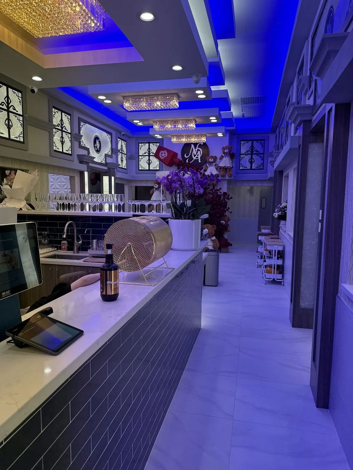 Reception counter with complimentary beverages